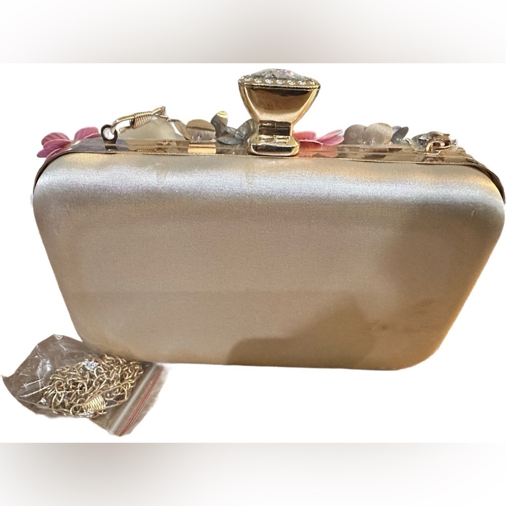 Floral Embellished Clutch with Chain - Picture 4 of 6